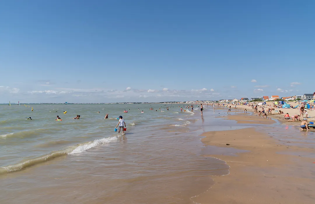 Les Flots - Hotel Et Restaurant Face A L'Ocean - Chatelaillon-Plage-1