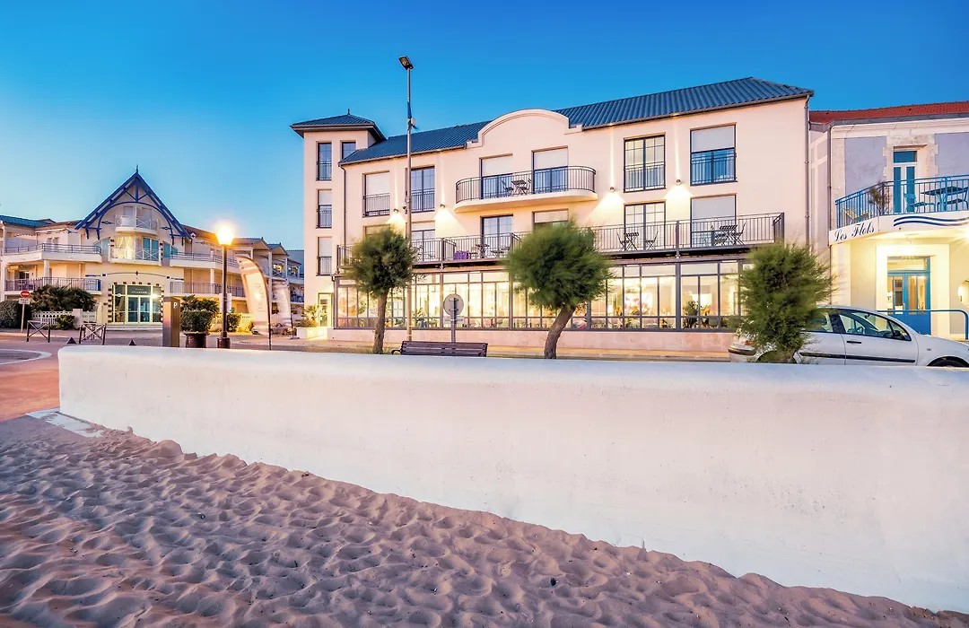 Les Flots - Hôtel et Restaurant face à l'océan - Châtelaillon-Plage-1