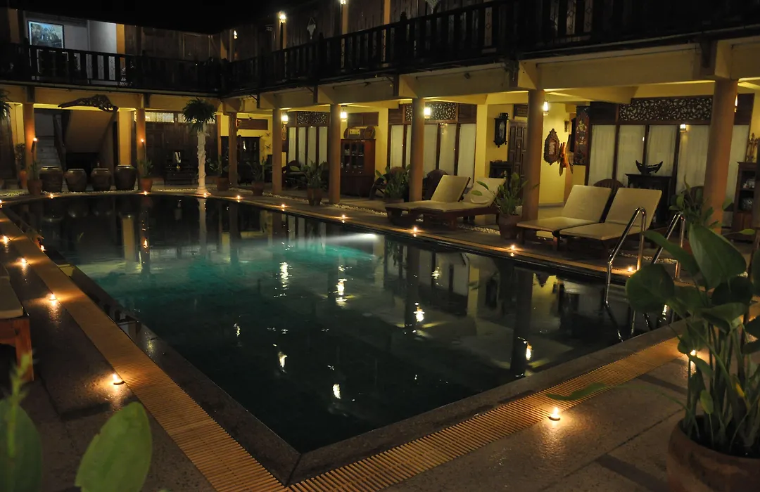Ruean Thai Hotel-1