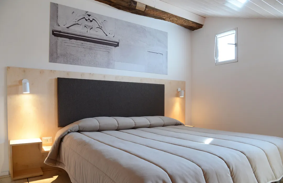 Le Stanze Del Lago Apartments-1