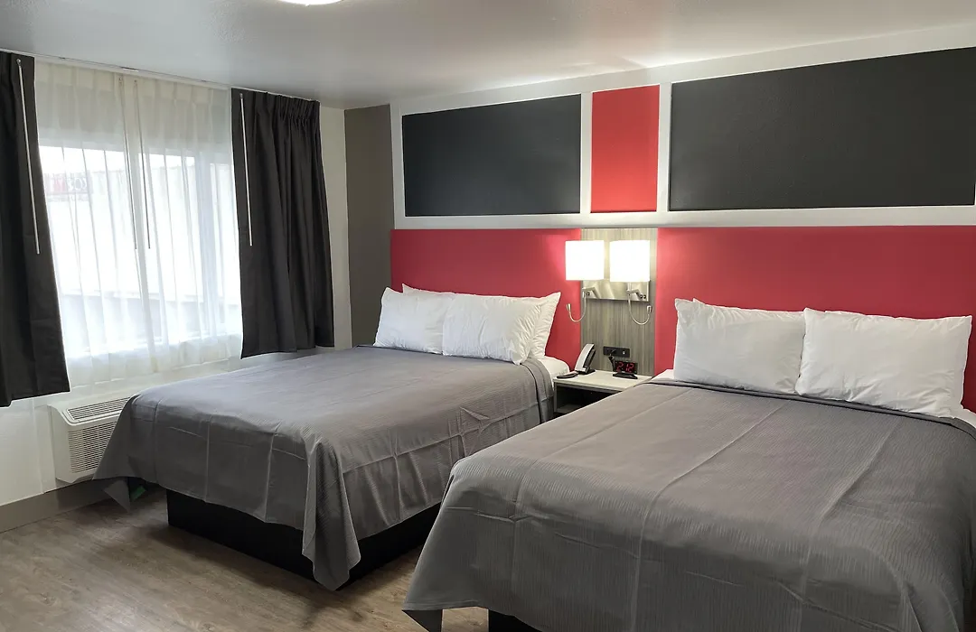 Seven Seas Inn & Suites-1