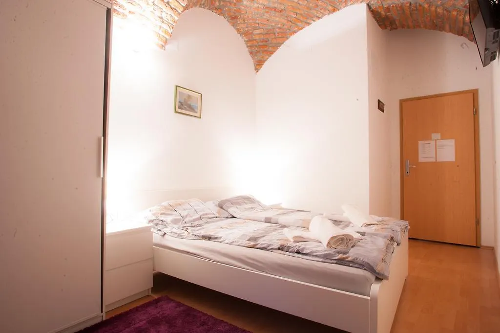 Guest House Nokturno-1