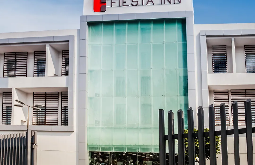 Fiesta Inn Plaza Central Aeropuerto-1