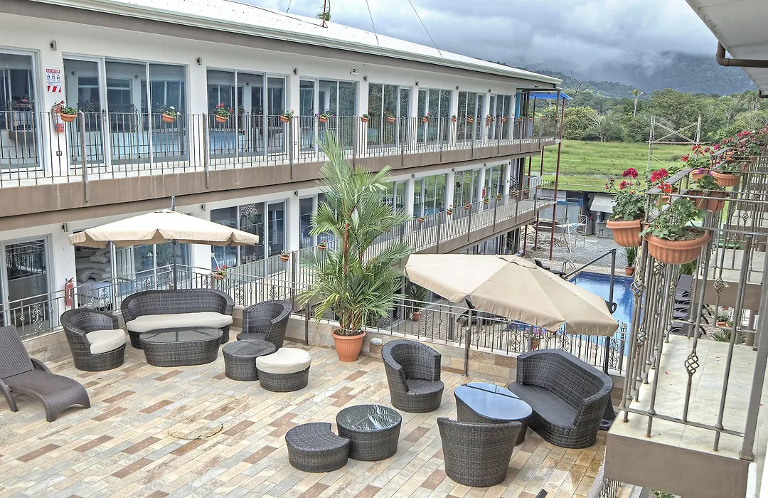 Beachfront Hotel Tramonto-1