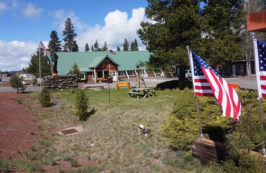 Eagle Crater Lake Inn-1