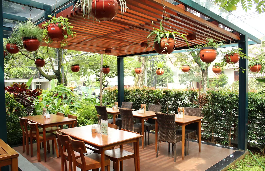 Ivory Hotel Bandung-1