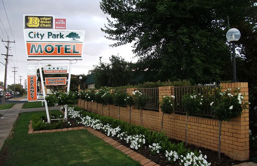 City Park Motel And Apartments-1
