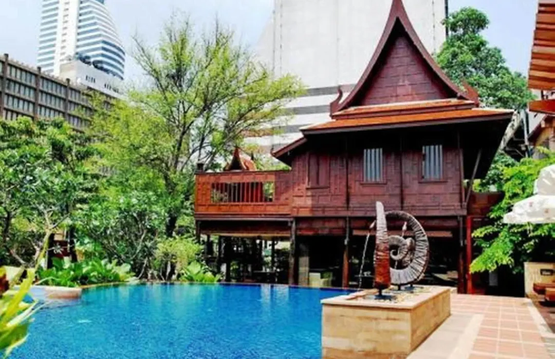Rose Hotel-1