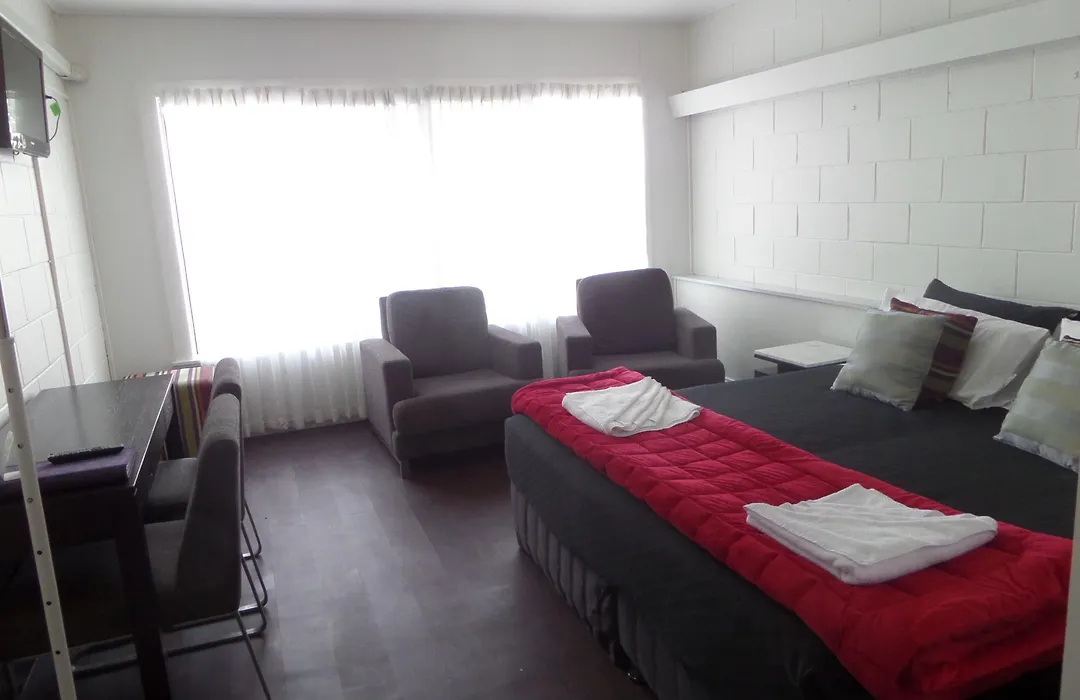 Motel Oasis-1