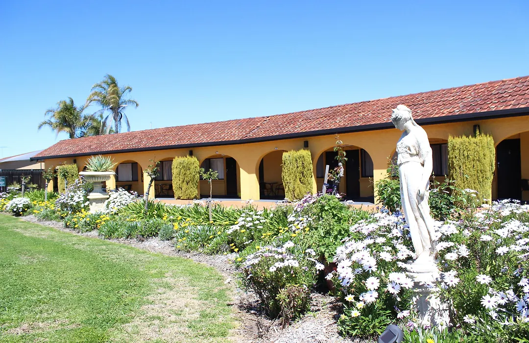 Twin Swans Motel-1