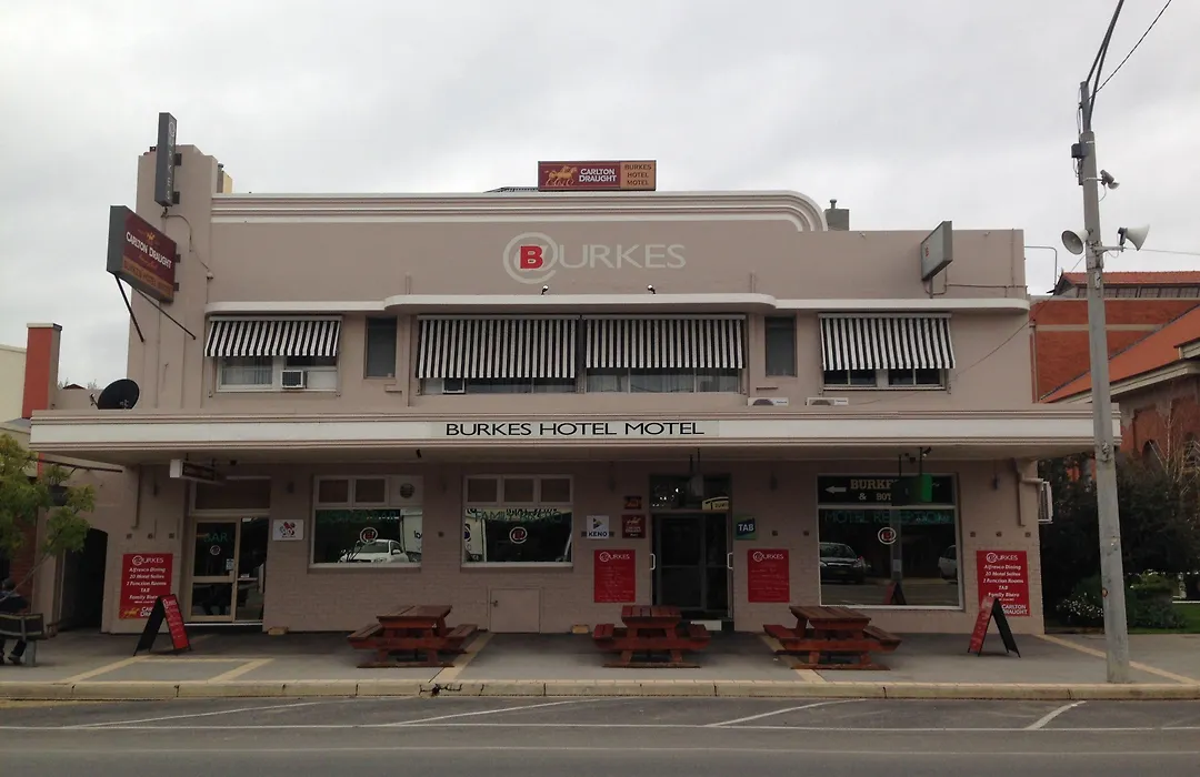 Burkes Hotel Motel-1