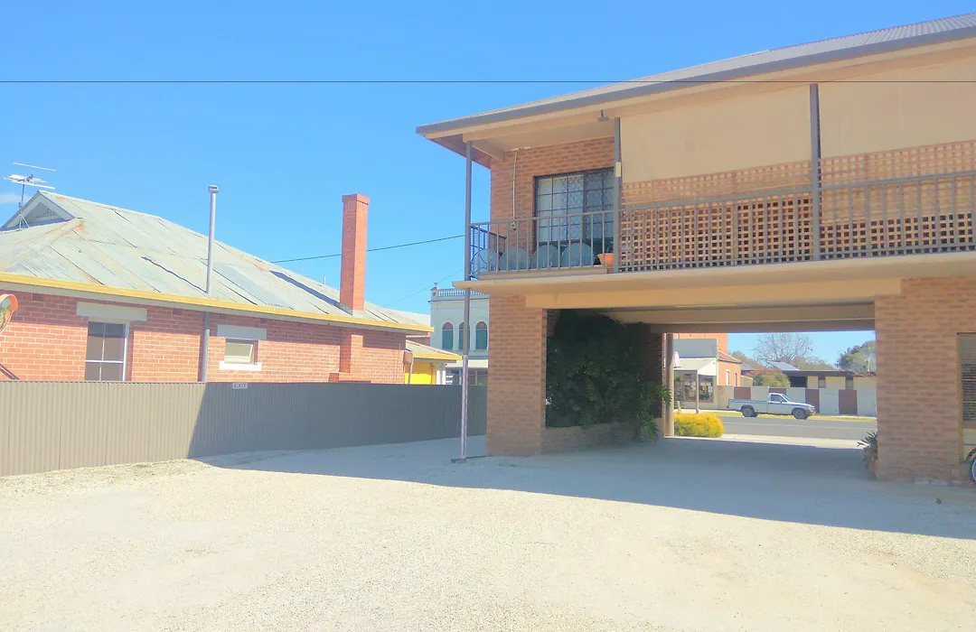 Holbrook Town Centre Motor Inn-1