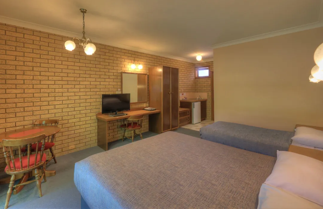 Barrass'S John Bright Motor Inn-1