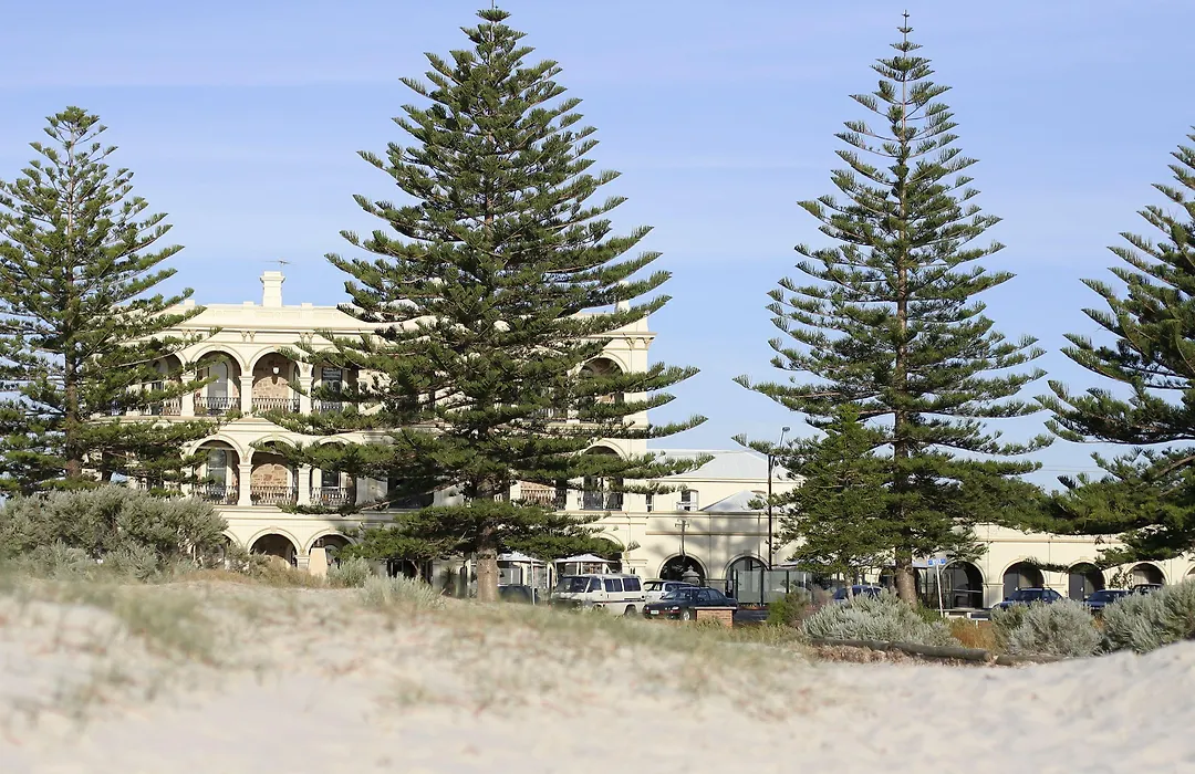 Largs Pier Hotel-1