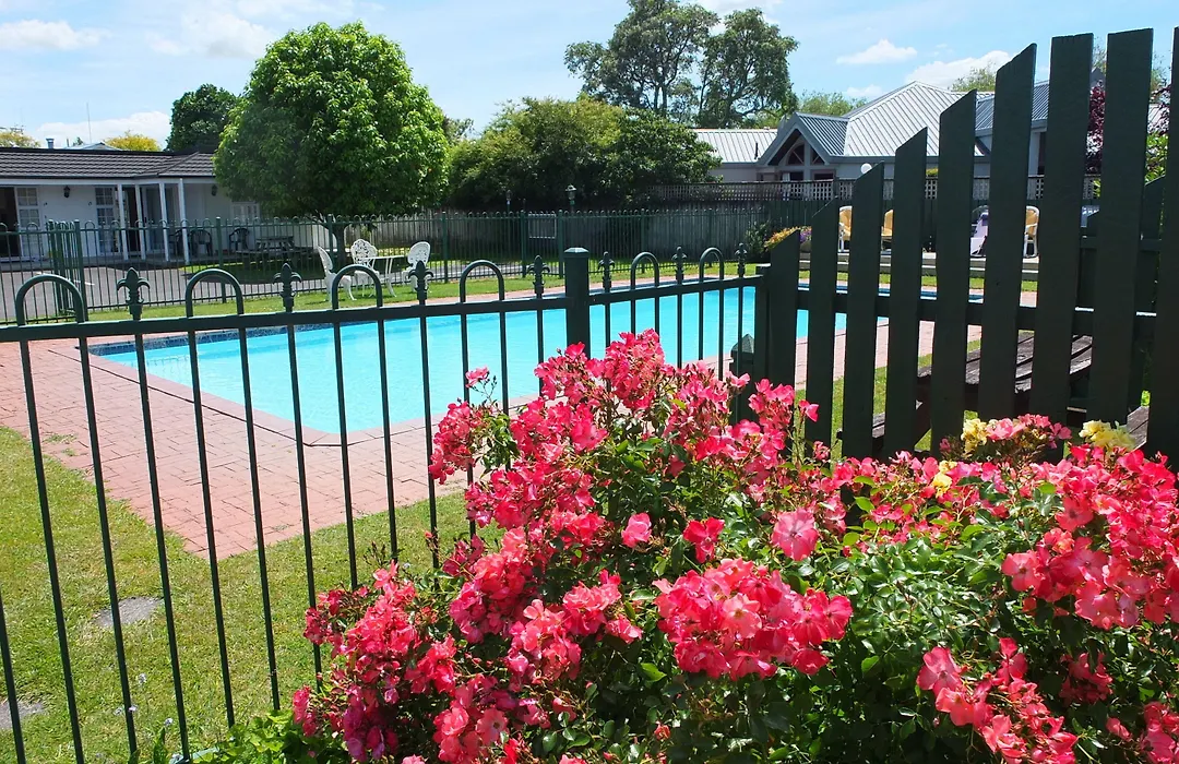 Colonial Court Motel-1