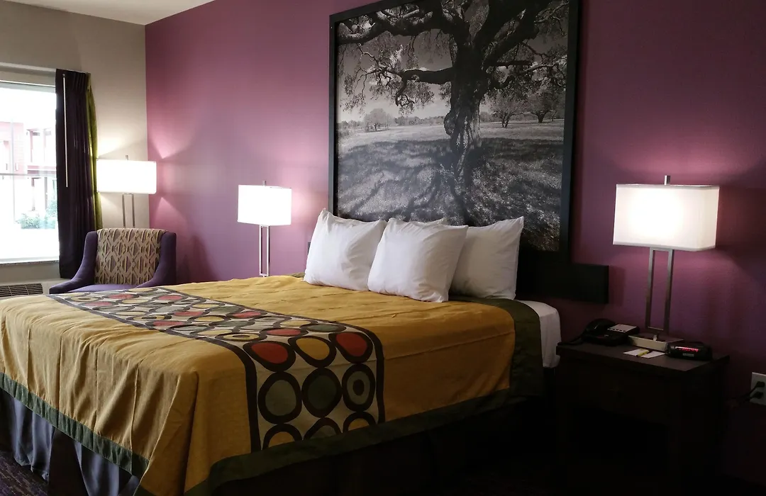 Super 8 By Wyndham Carrizo Springs-1