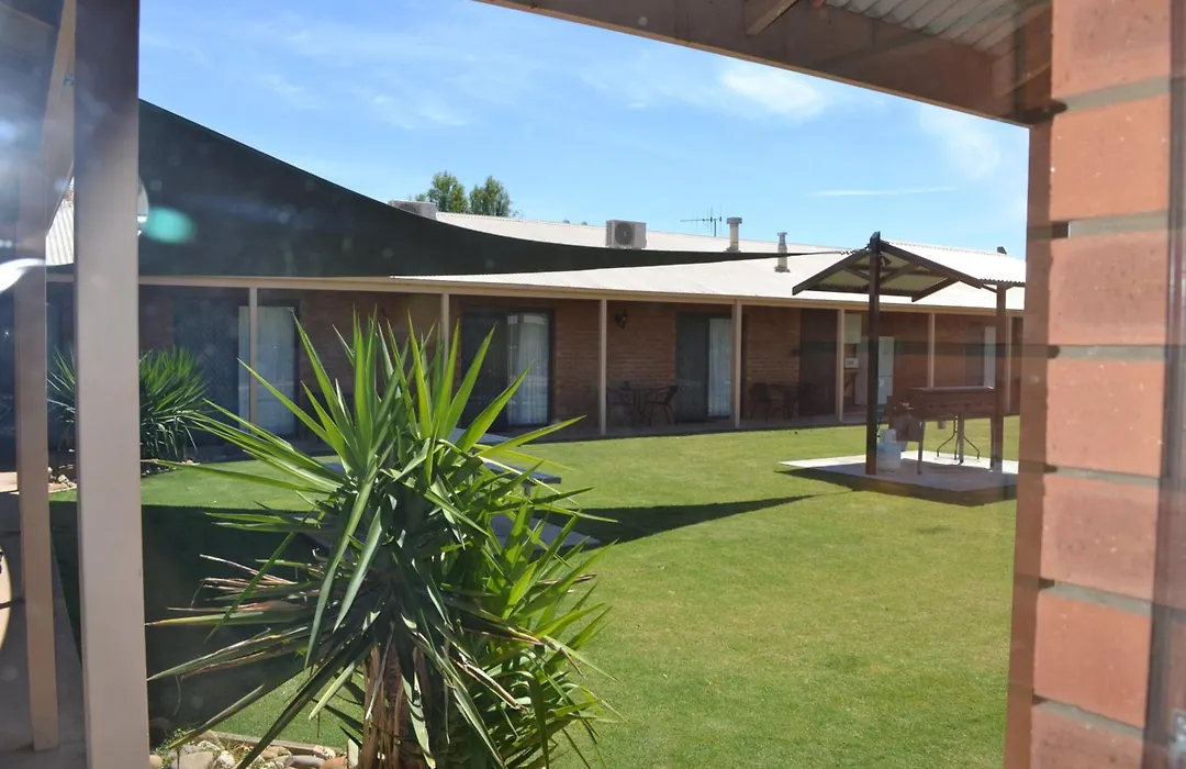 Ashleigh Court Motor Inn-1