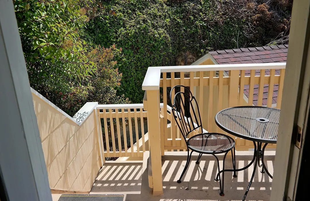 Malibu Country Inn-1
