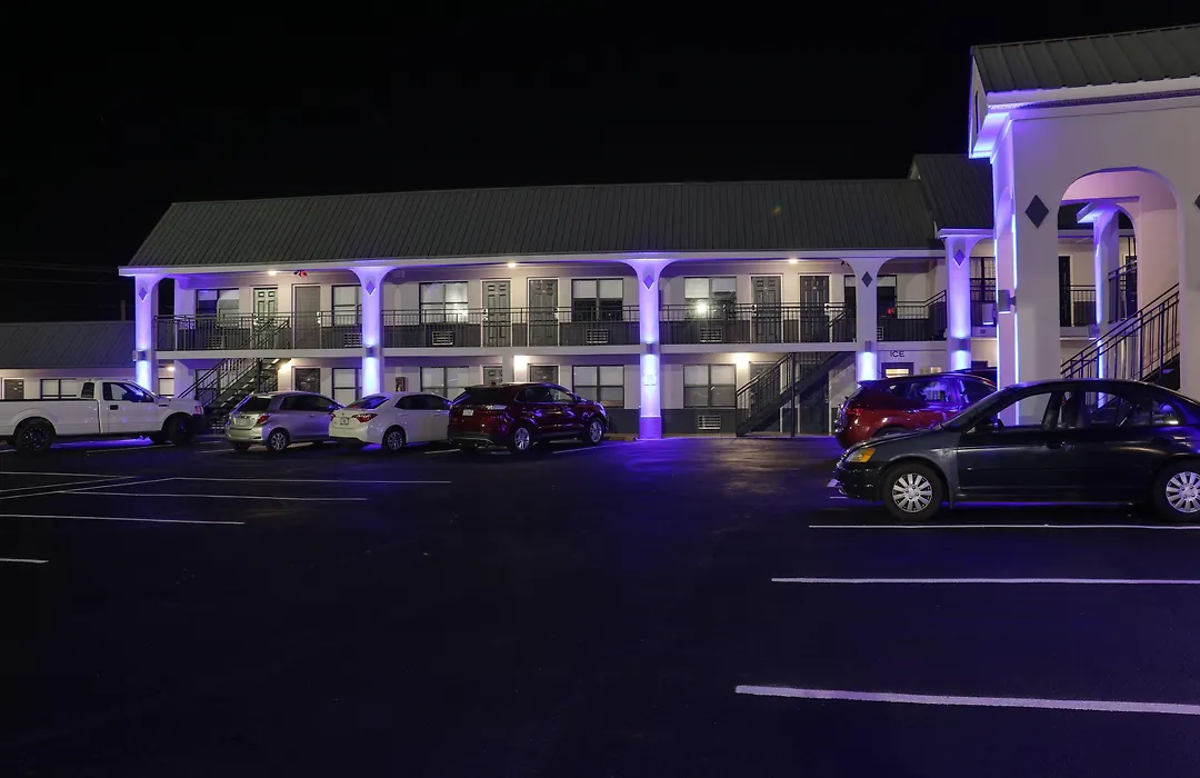 Travelodge By Wyndham Calhoun South I-75-1