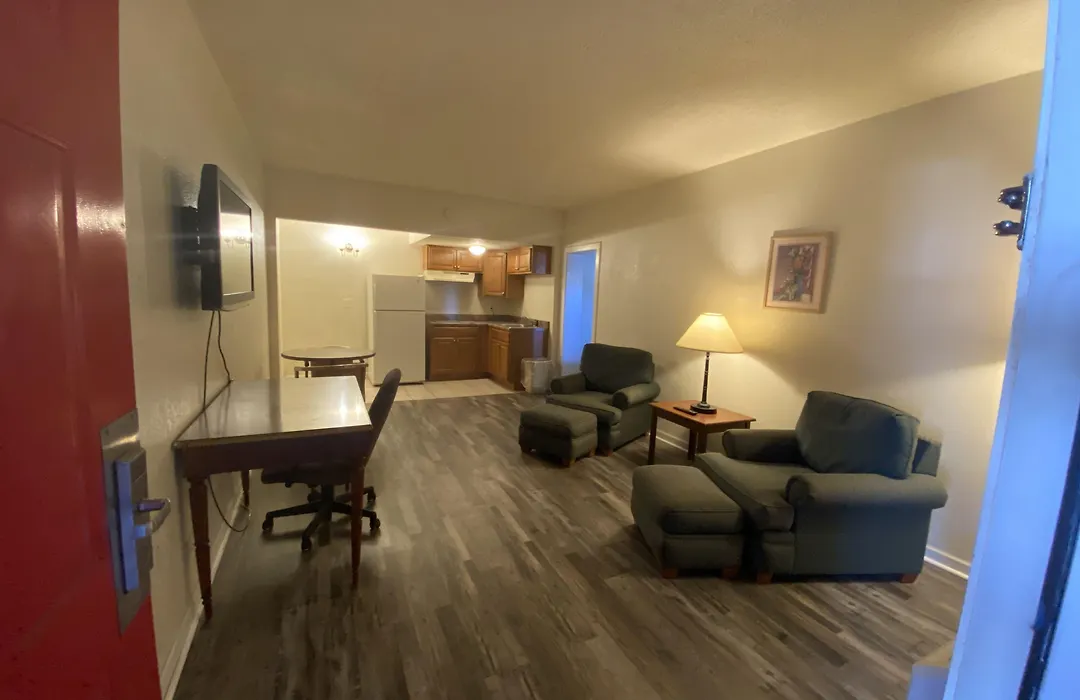 Traveler'S Place Inn & Suites-1
