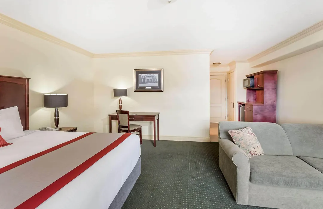 Ramada By Wyndham Hinton-1