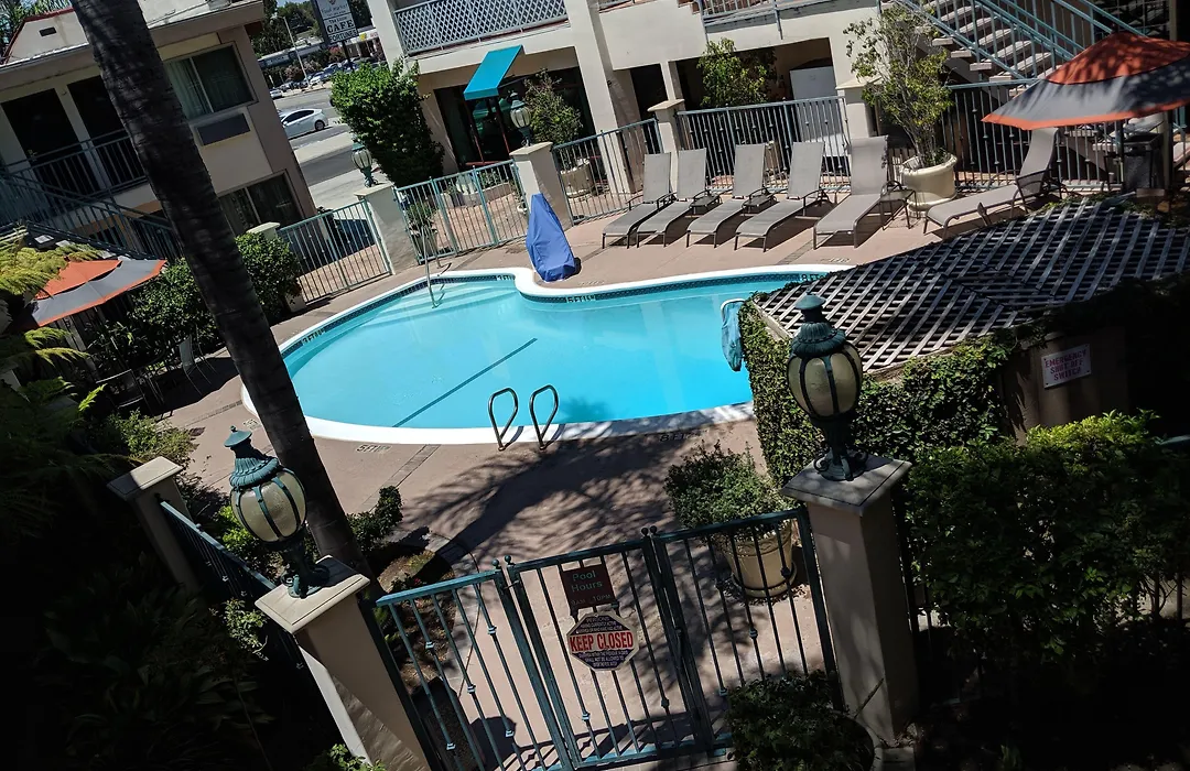 Tarzana Inn-1