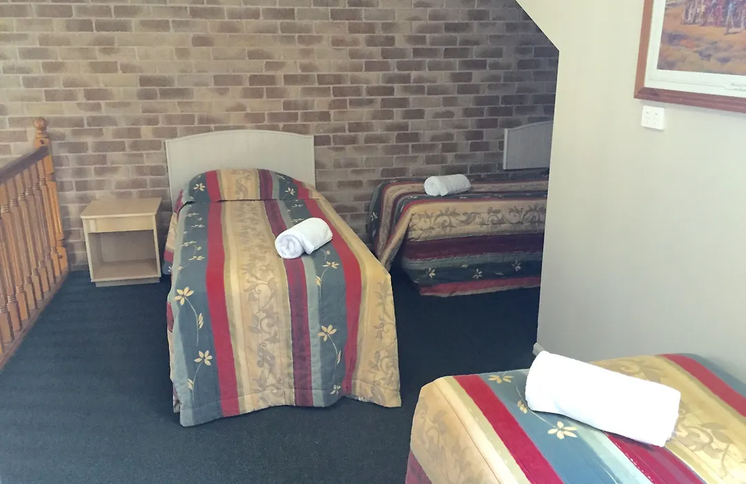 Country Gardens Motor Inn-1