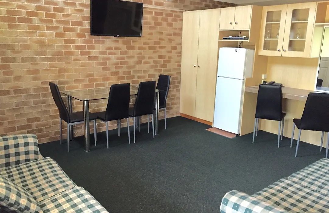 Country Gardens Motor Inn-1