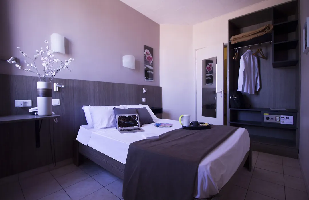 Le Strasbourg Hotel-1