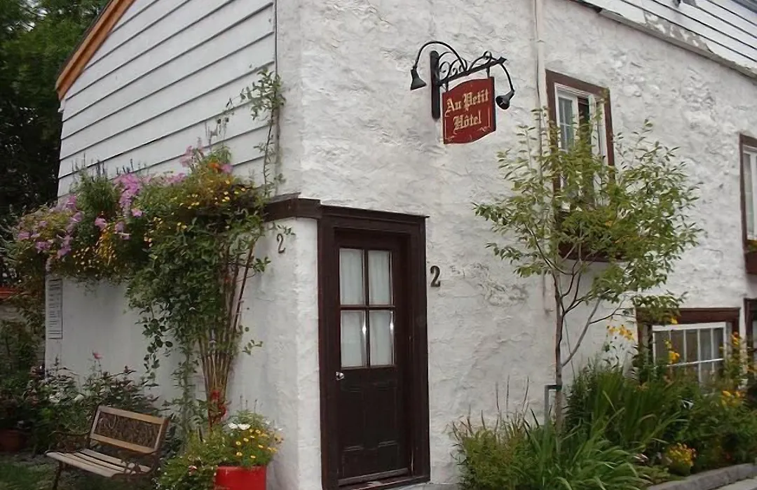 Au Petit Hotel-1