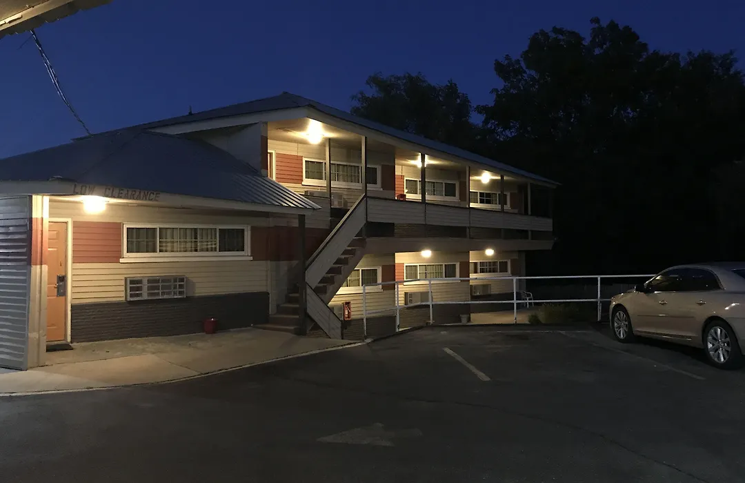 Economy Inn-1