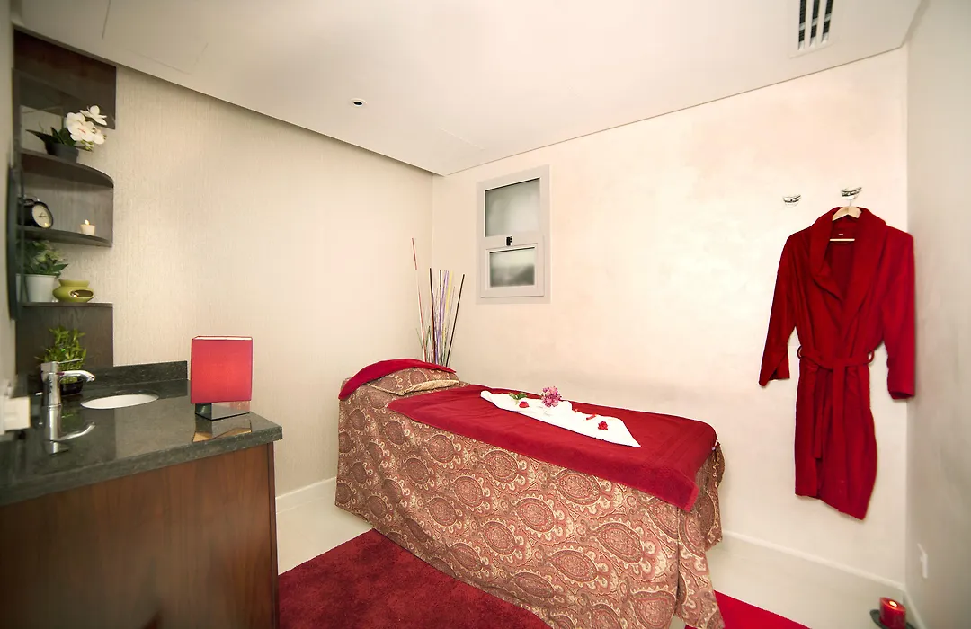 Raviz Center Point Hotel-1