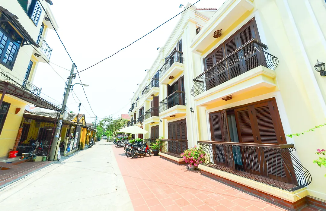 Golden River Hotel-1