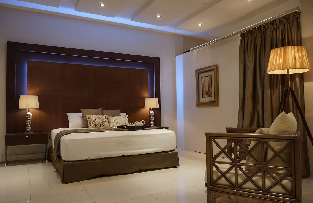 Hotel 2001-1