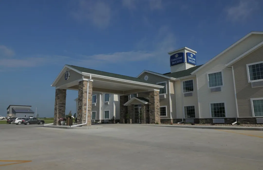 Cobblestone Inn & Suites-Winterset-1