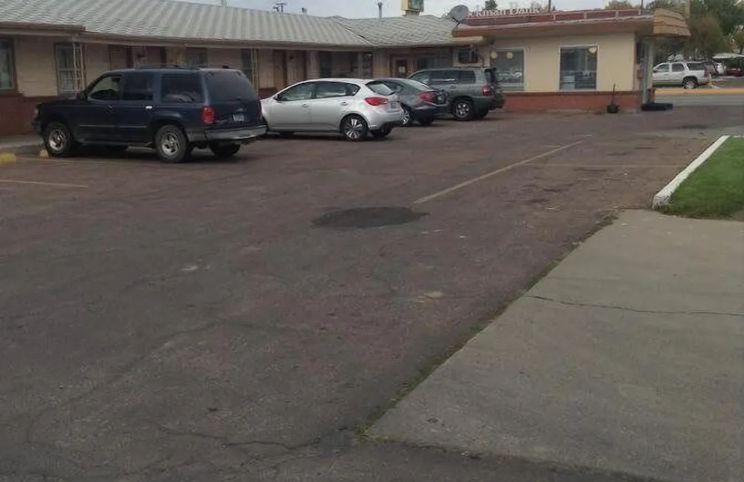 Ski'S Western Motel-1