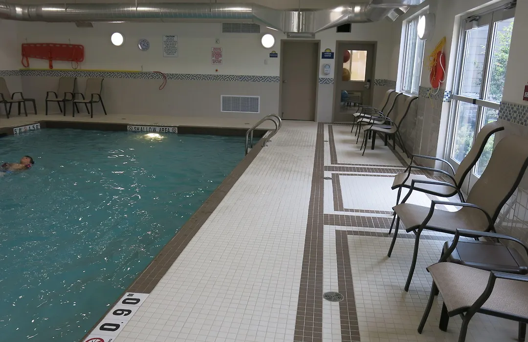 Days Inn & Suites By Wyndham Lindsay-1