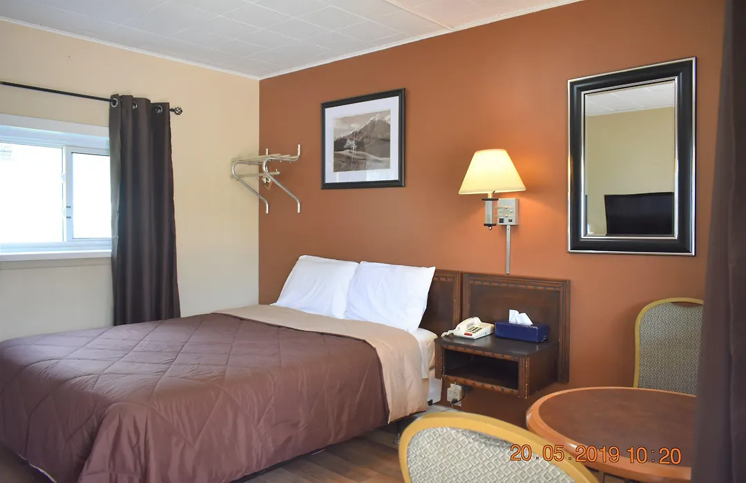 Hillside Inn Pembroke-1