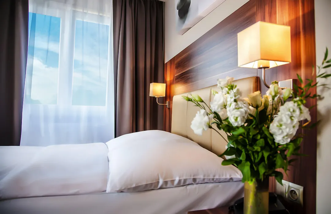 Hotel Poleczki Warsaw Airport-1