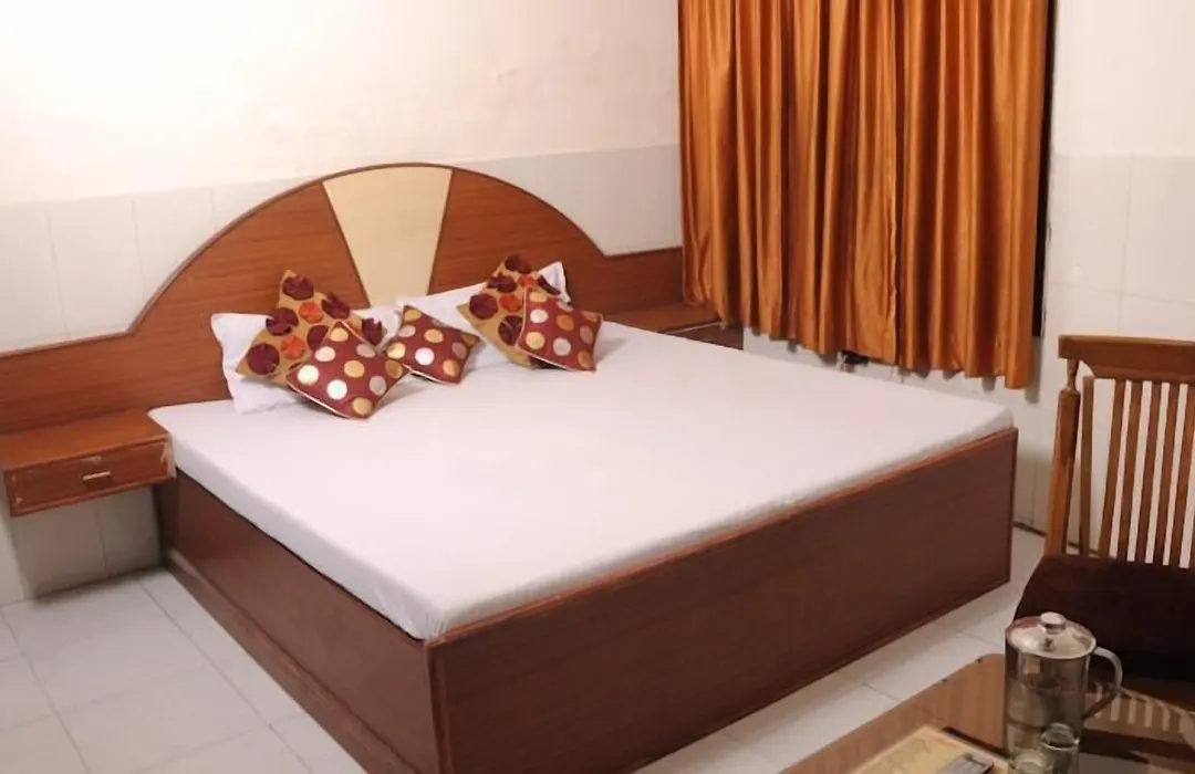 Fabhotel Surya Palace 1-1