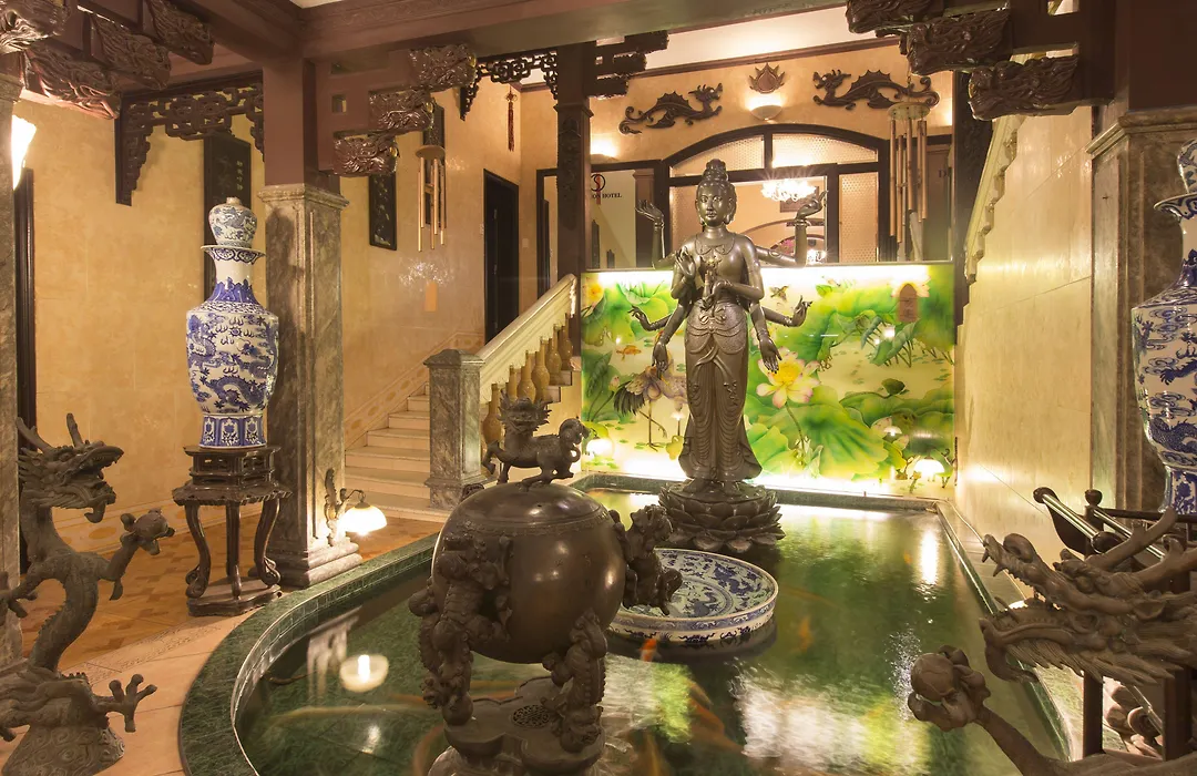 Dragon Hotel-1