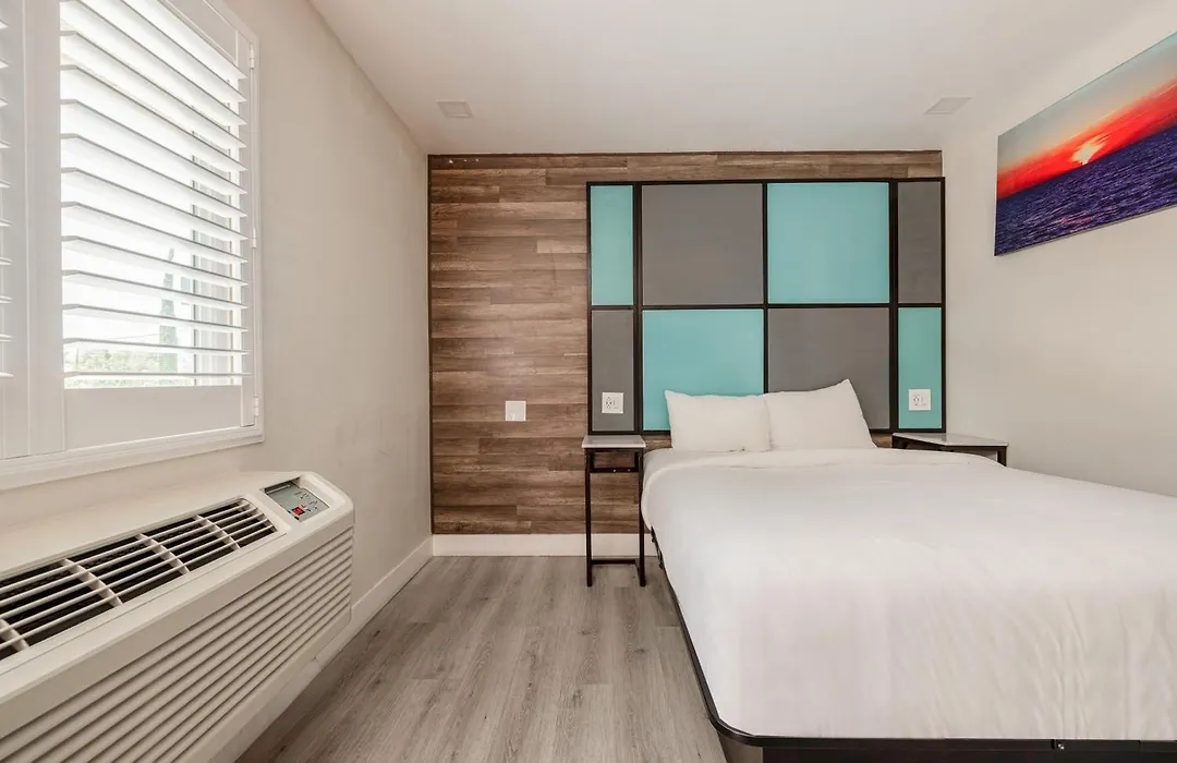 Hotel Avenida Victorville I 15-1