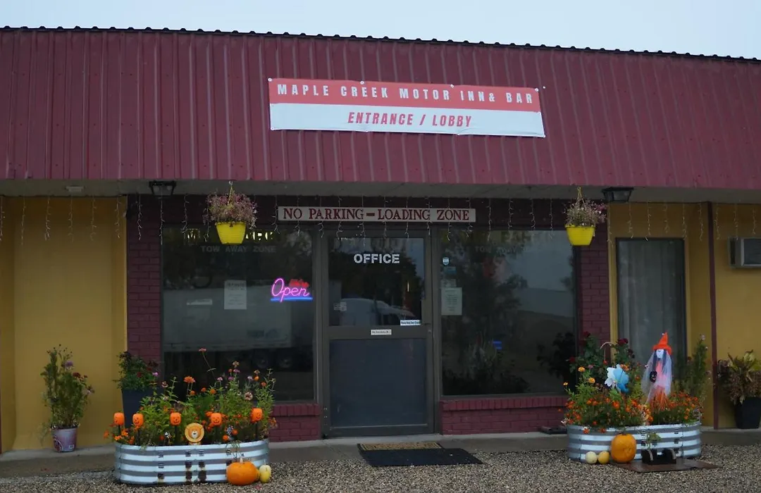 Maple Creek Motor Inn-1