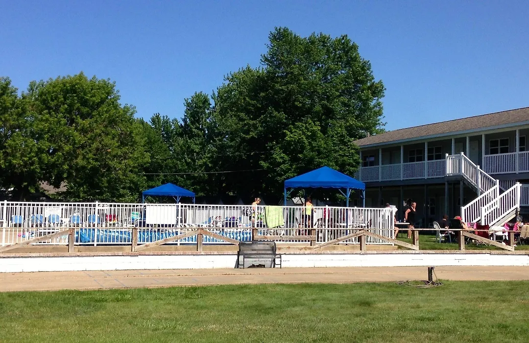 Lakeside Motor Lodge-1
