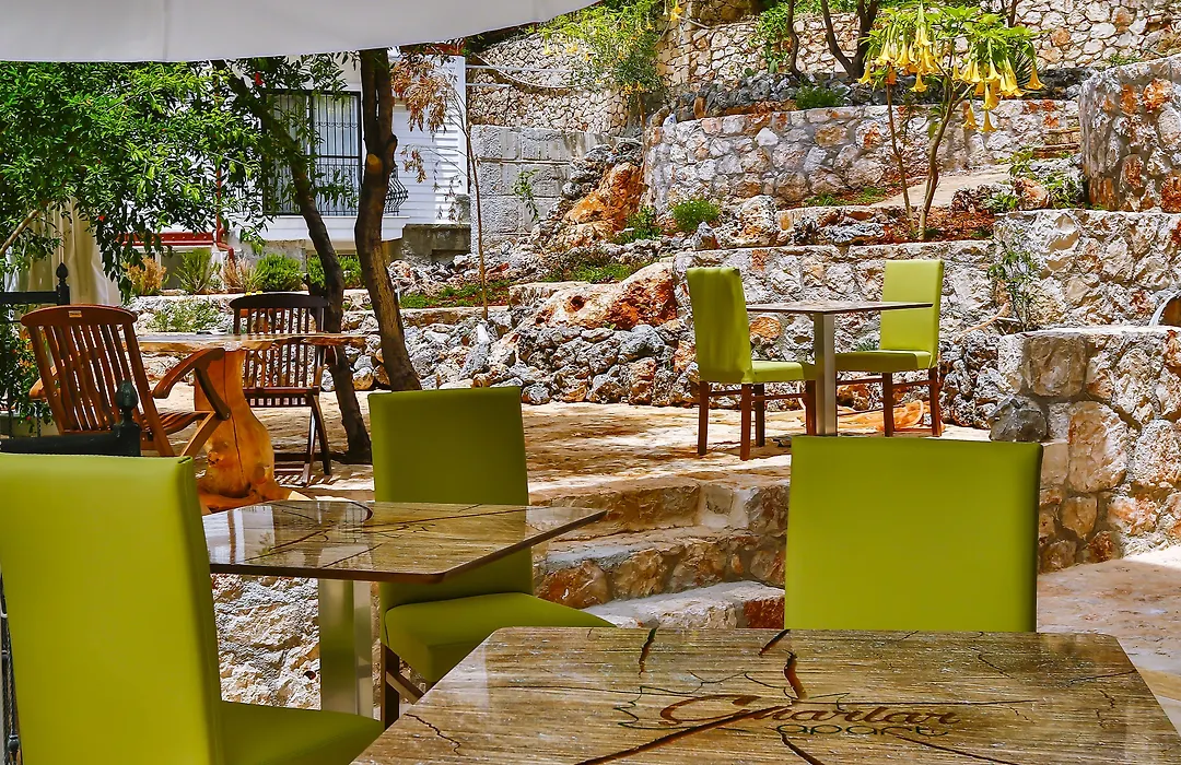 Kaş, merkezde, denize yakın, balkonlu, konforlu apart daireler-1