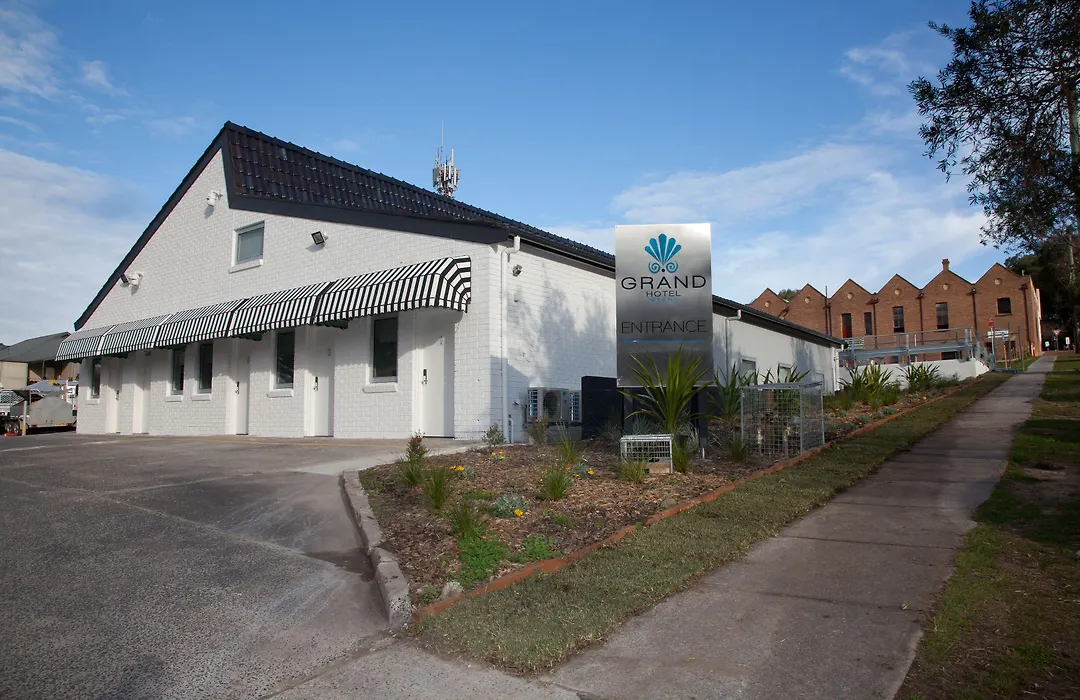 Grand Hotel And Studios-1
