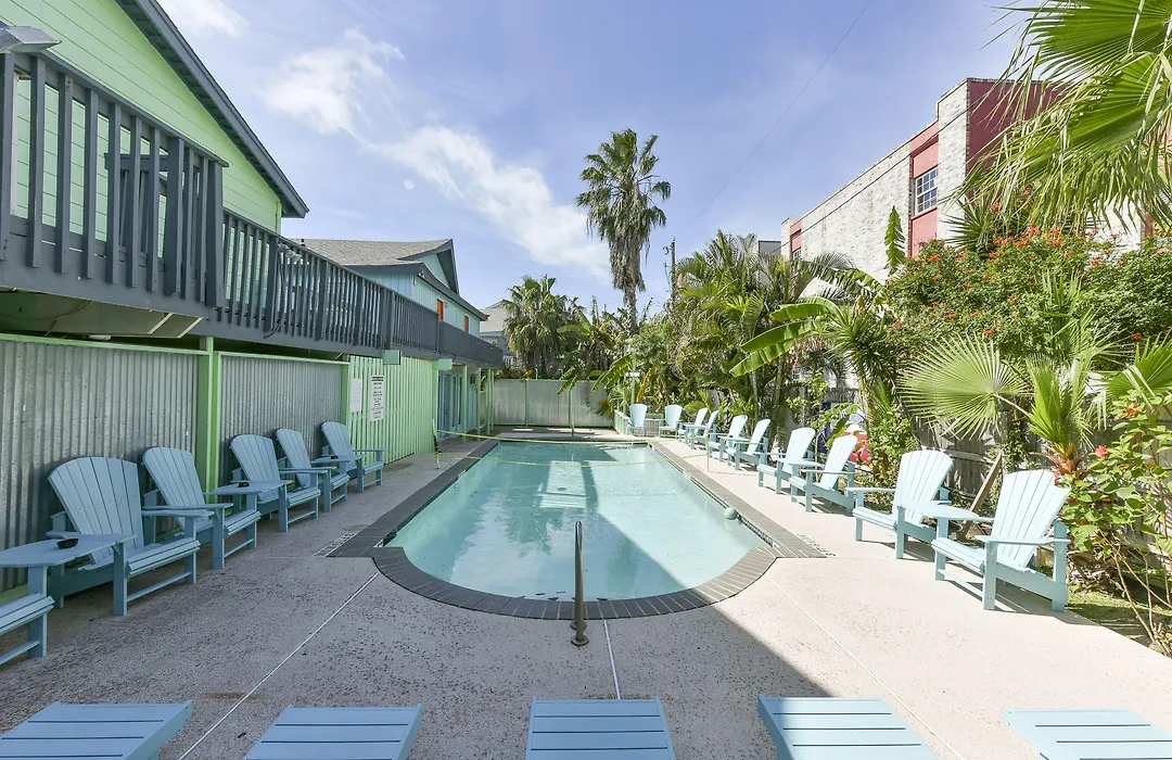 Upper Deck Hotel And Bar - Adults Only-1