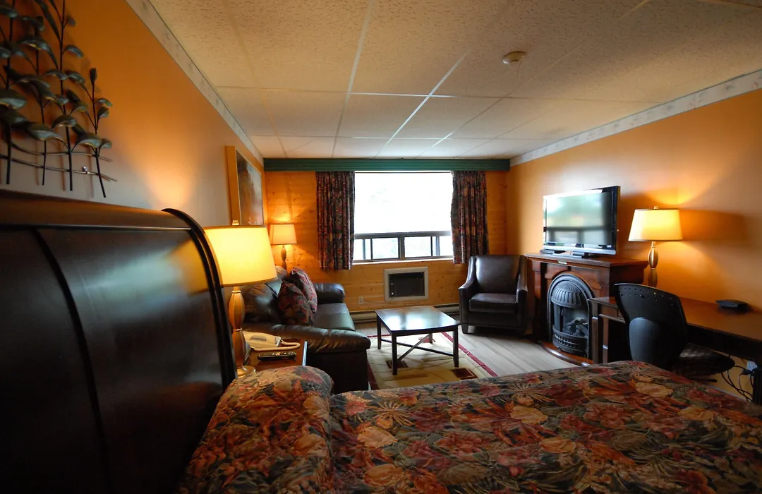 Pinewood Motor Inn-1
