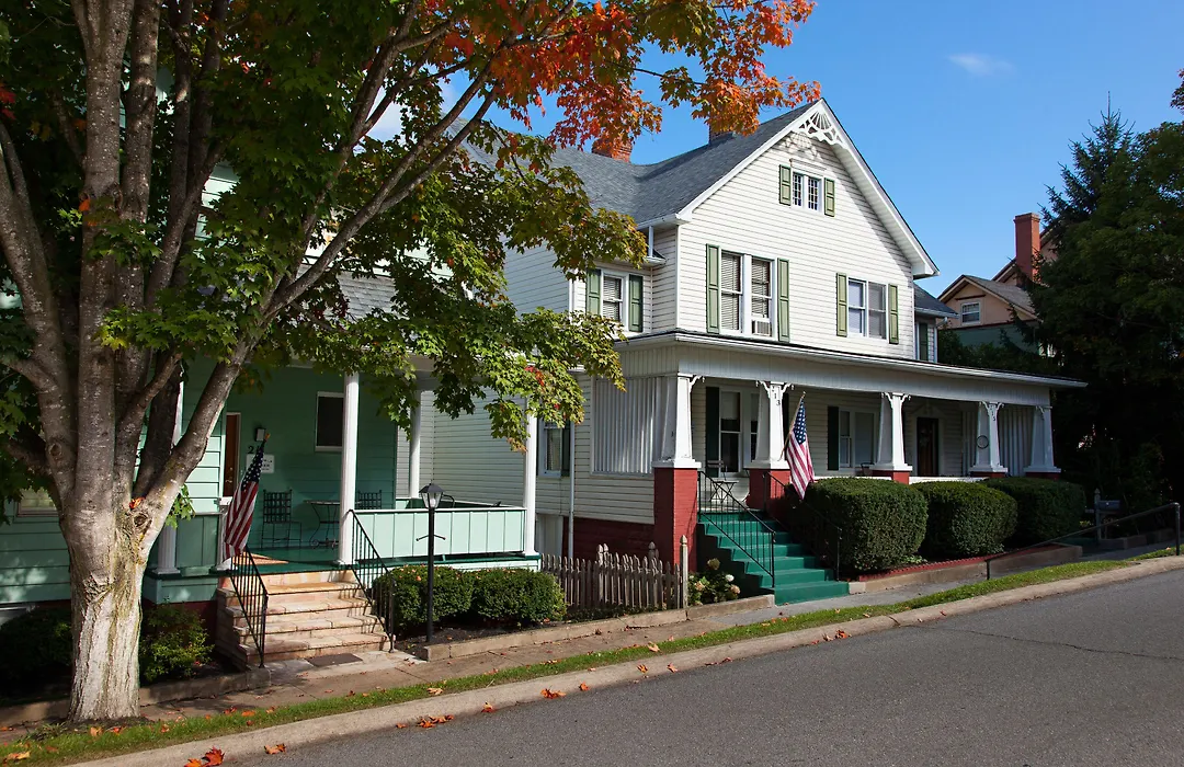 The Guest House Inn On Courthouse Square-1