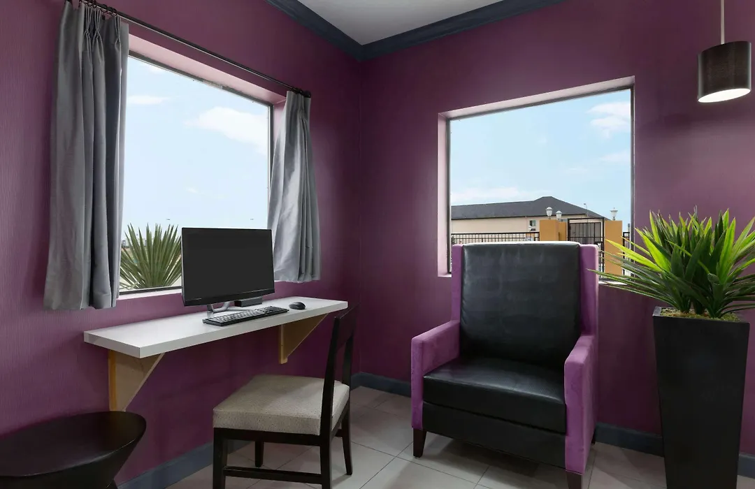 Days Inn By Wyndham Odessa-1